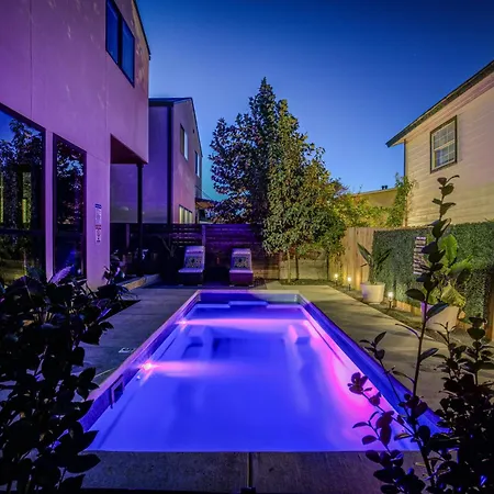 Maverick'S Pool Paradise